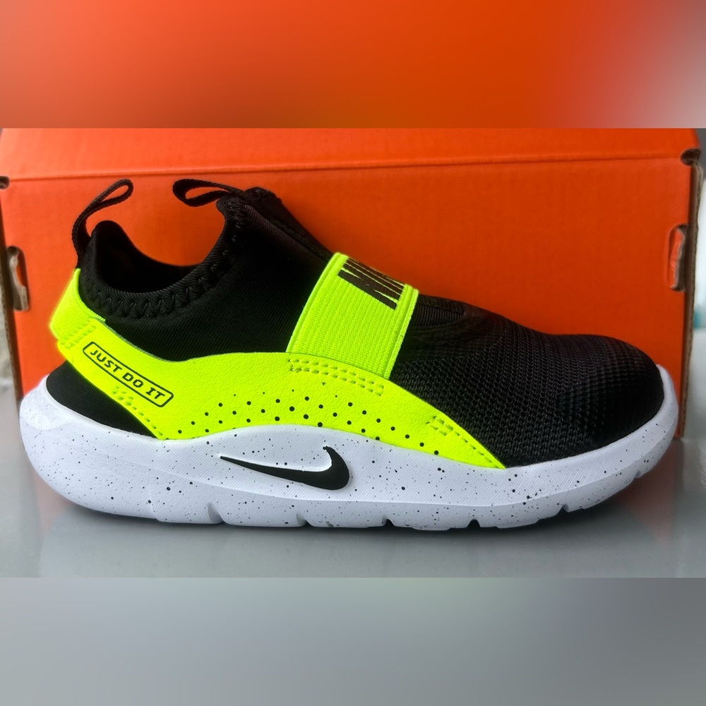 NWT NIKE Toddler Size 9 c Flex Runner 4 Black & Volt Slip-On Athletic Shoe